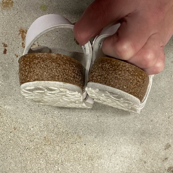 Birkenstock Kids White Leather Sandals - Picture 9 of 9
